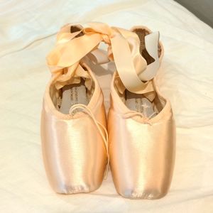 Like New Ballet Pointe Shoes